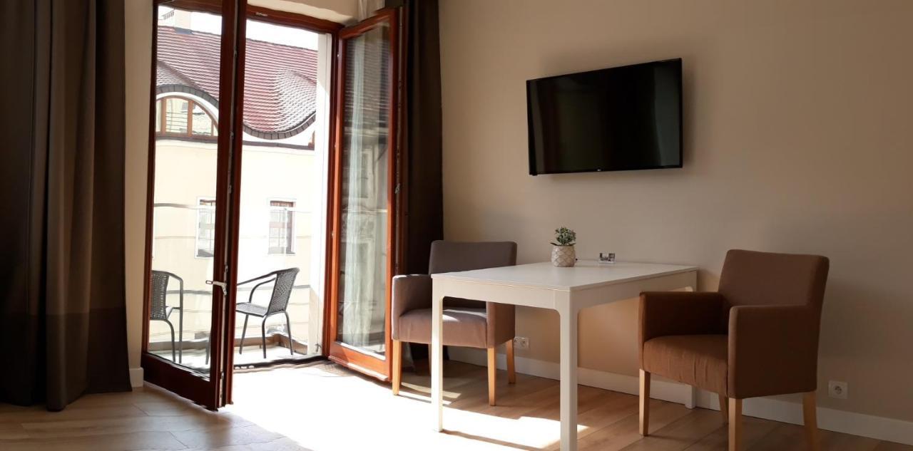 L&L Apartment Old Town 포즈난 외부 사진